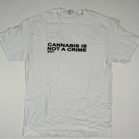 Cannabis is not a crime Tshirt - Picture 1 of 2